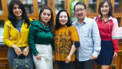 3 Artis Ibukota Bareng Rawat Kecantikan di Queen Plastic Surgery Sunter, Suasana Klinik Jadi Meriah