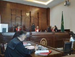 Pelaku Kasus Penggelapan Mobil Mewah Teteskan Air Mata di Hadapan Hakim PN Jakarta Utara