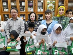 Gelar Santunan Anak Yatim, Klinik Bedah Plastik Queen Gandeng Pelanggan Setia Barbie, Irma, Irfan, Nana Mardiana