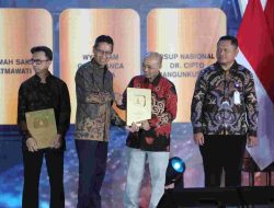 Heru Budi Sematkan Penghargaan Jakarta Water Hero, Tak Ingin Ada Lagi Masalah Air Bersih