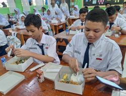 Uji Coba Program Makan Bergizi Gratis di SMPN 161 Jakarta Selatan Berjalan Sukses