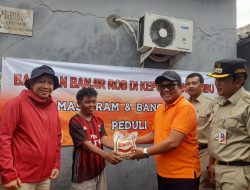 Pramono-Rano Salurkan Ribuan Paket Sembako untuk Korban Banjir Rob Kepulauan Seribu