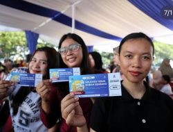 Bangun Kedekatan dengan Warga, PAM JAYA Gelar Bazar Gratis Sembako