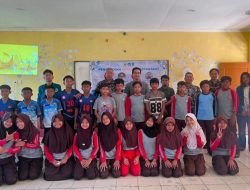Tim PKM UNJ Edukasi Siswa SDN Medalsari III Karawang Hadapi Cyberbullying